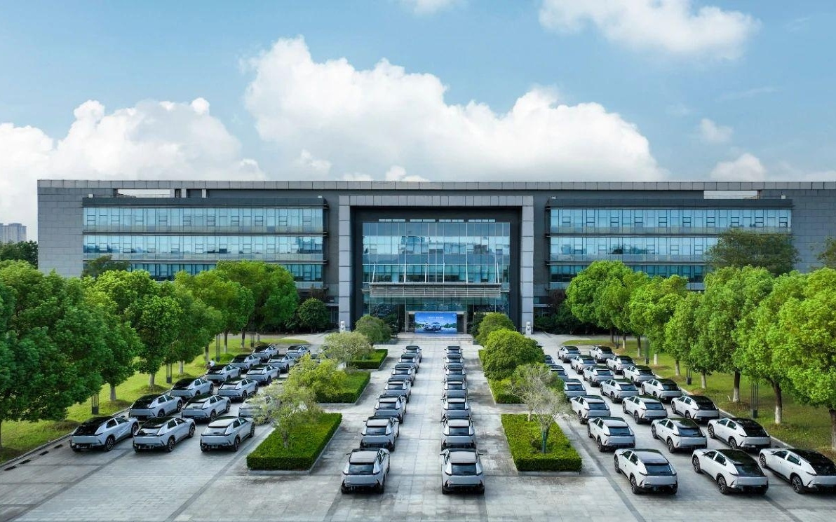 长安马自达 EZ-60 小订突破 4 万个：纯电增程双动力，9 月底上市
