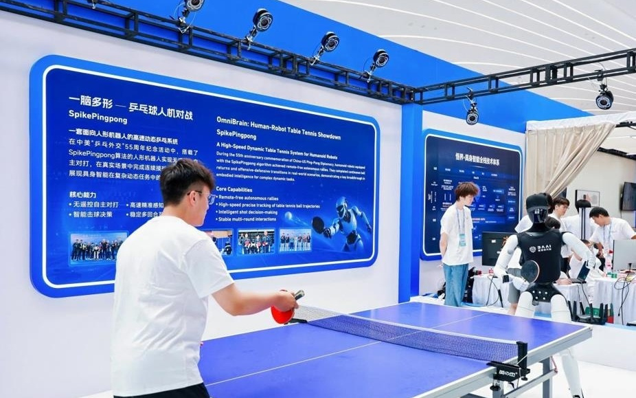 当世界模型不再“纸上谈兵”,ω-EVA让机器人在行动前先“预判后果”