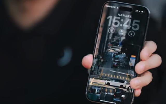 理想汽车CEO李想分享iPhone Air使用体验，称电池续航存焦虑