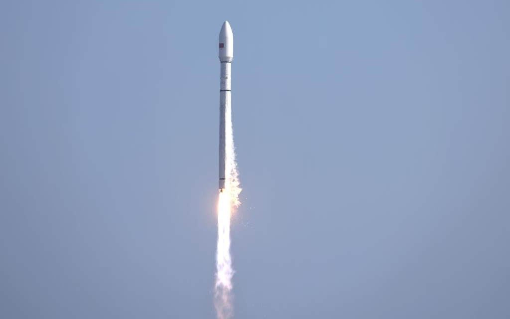 “国家队+民企”协同模式继续深化，长十二火箭成功发射低轨19组卫星