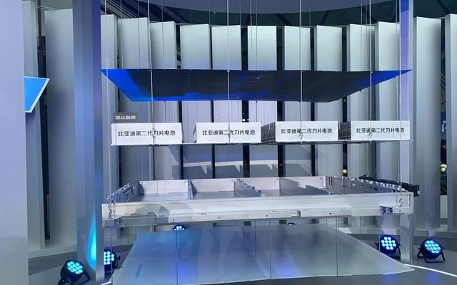 比亚迪颠覆性技术发布，王传福：第二代刀片电池“5分钟充好，9分钟充饱”