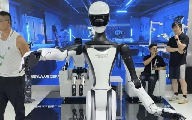 「机器人+」一级市场狂撒钱，二级市场不买账！春晚“大秀”后机器人上演资本温差