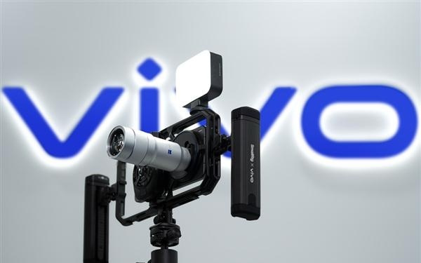 蓝厂最美Ultra！vivo X300 Ultra外观偷跑：撞色设计 辨识度拉满