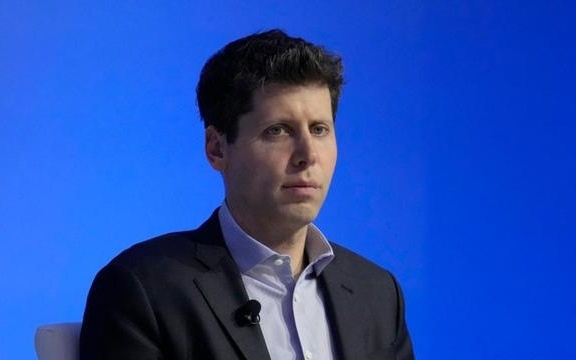 马斯克正式宣战！起诉OpenAI和苹果“非法垄断”AI市场