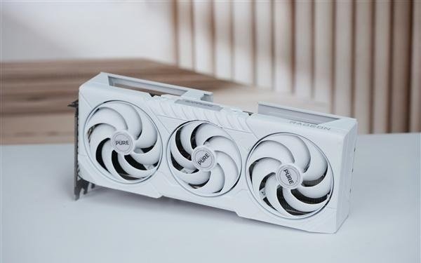 Linux圈彻底炸锅！Valve神级补丁拯救8G显卡：硬抢显存游戏性能起飞