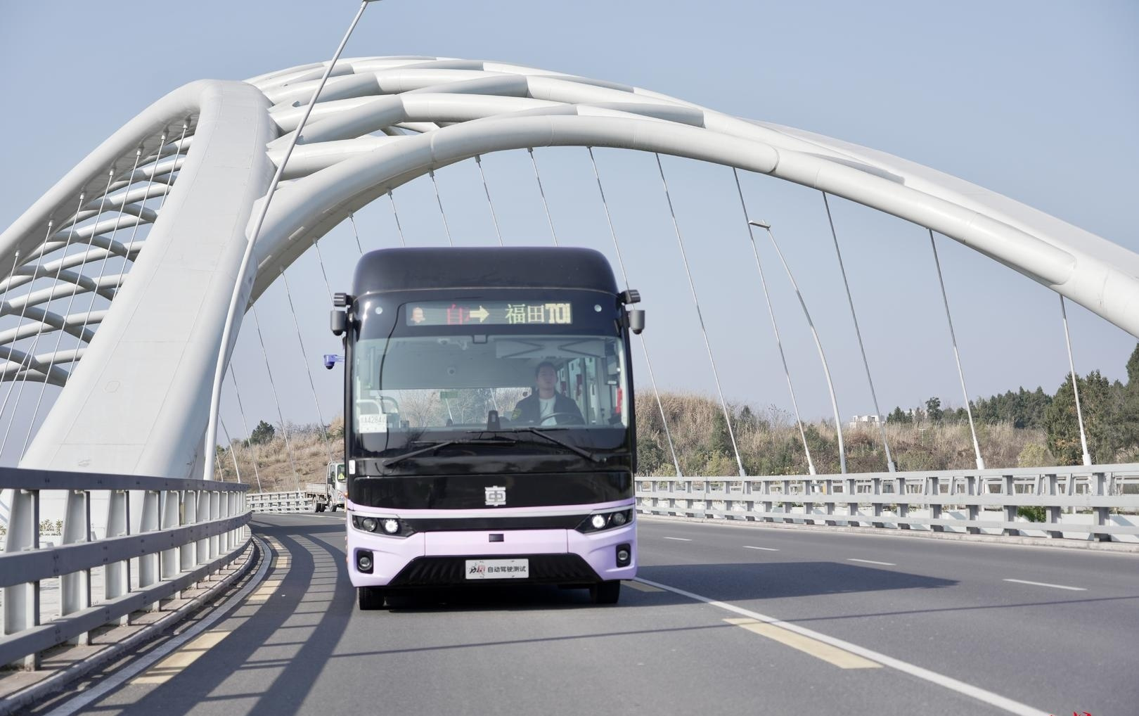 “肉测”成都自动驾驶公交：提前免费预约，一人一座，一趟车有14个名额