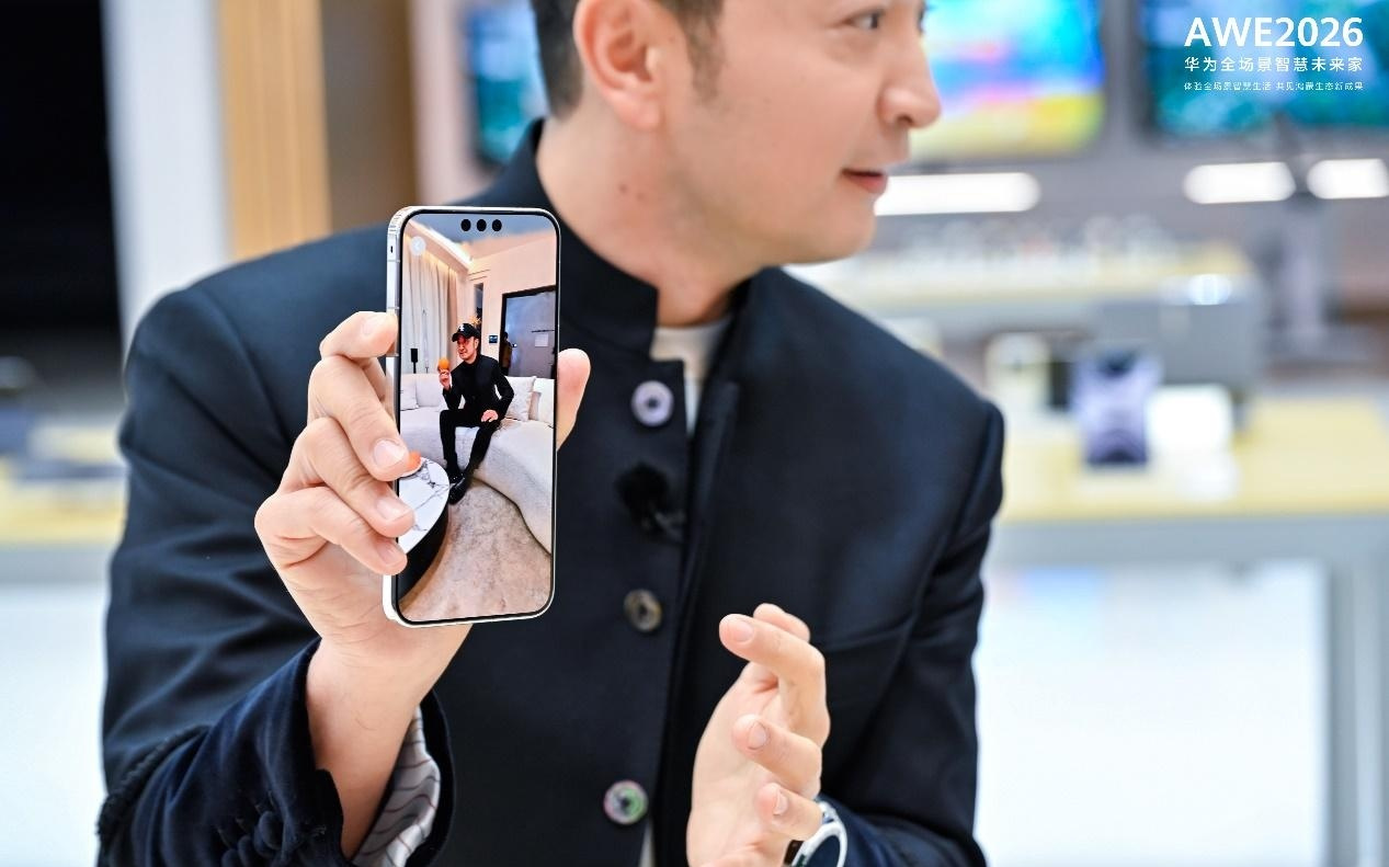 春晚同款直播神器现身AWE2026！余总小尼探秘Mate 80系列好玩科技
