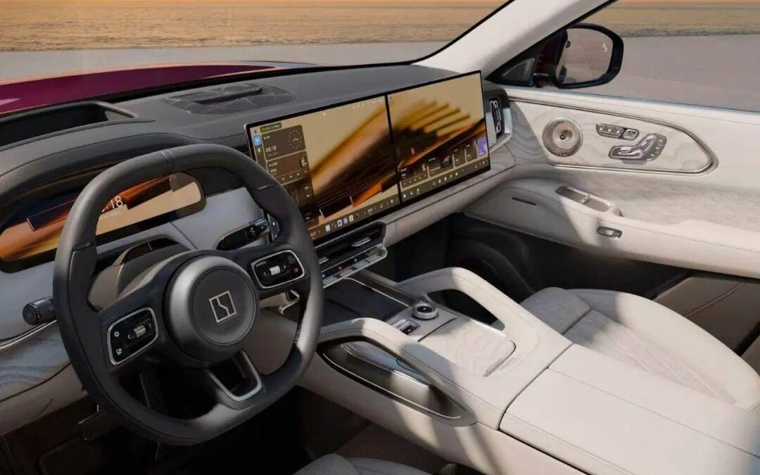 大模型上车两年，为什么「真·AI 汽车」现在才出现？