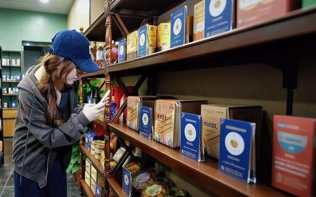 澳门打造首个微信礼物线下体验店，微信蓝包代替“大包小包”