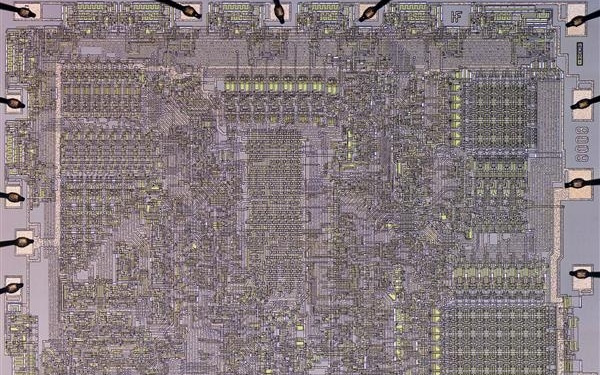 极客的浪漫：Intel传奇i8008史上最清晰图像！216张显微照片合成