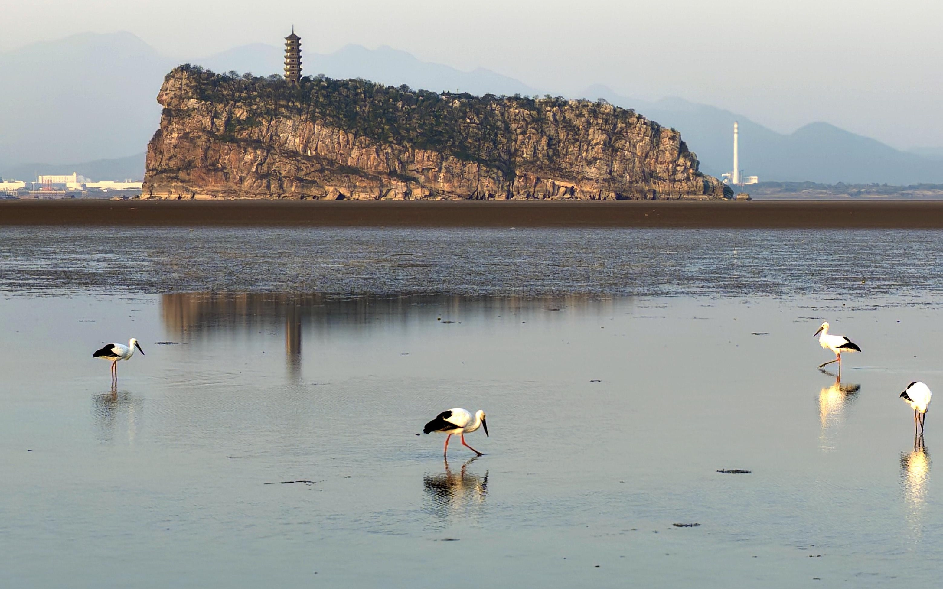 “鞋”卧湖心：冰川遗迹竟是兵家必争地