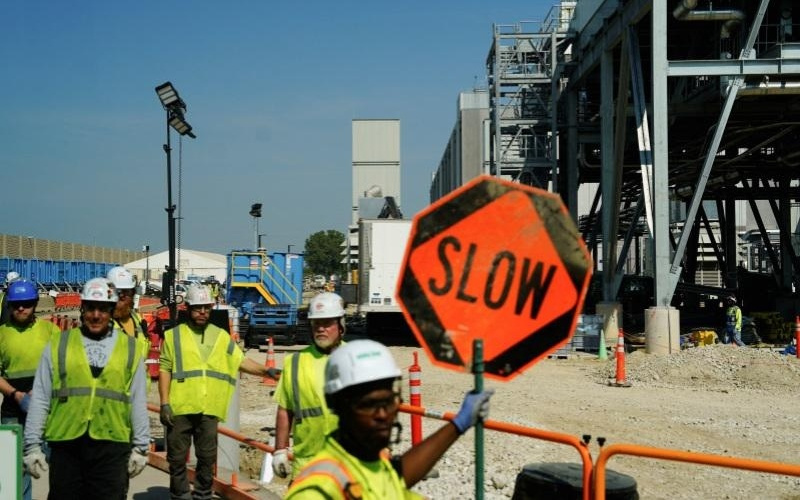 狂砸7000亿美元，“这么投AI怕是要伤美国元气”