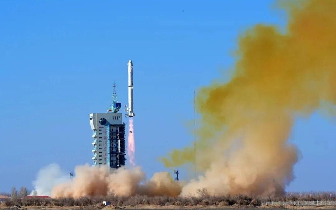 发射成功！“一箭穿日”瞬间，太壮观