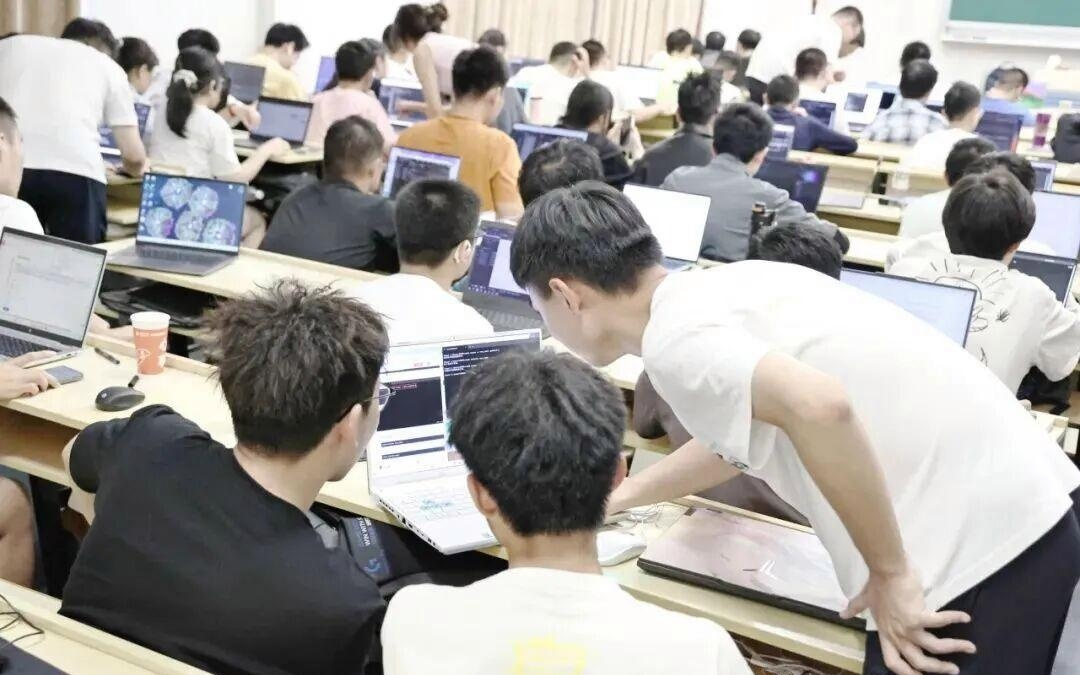 AI时代的大学，如何学习？复旦又有大动作……