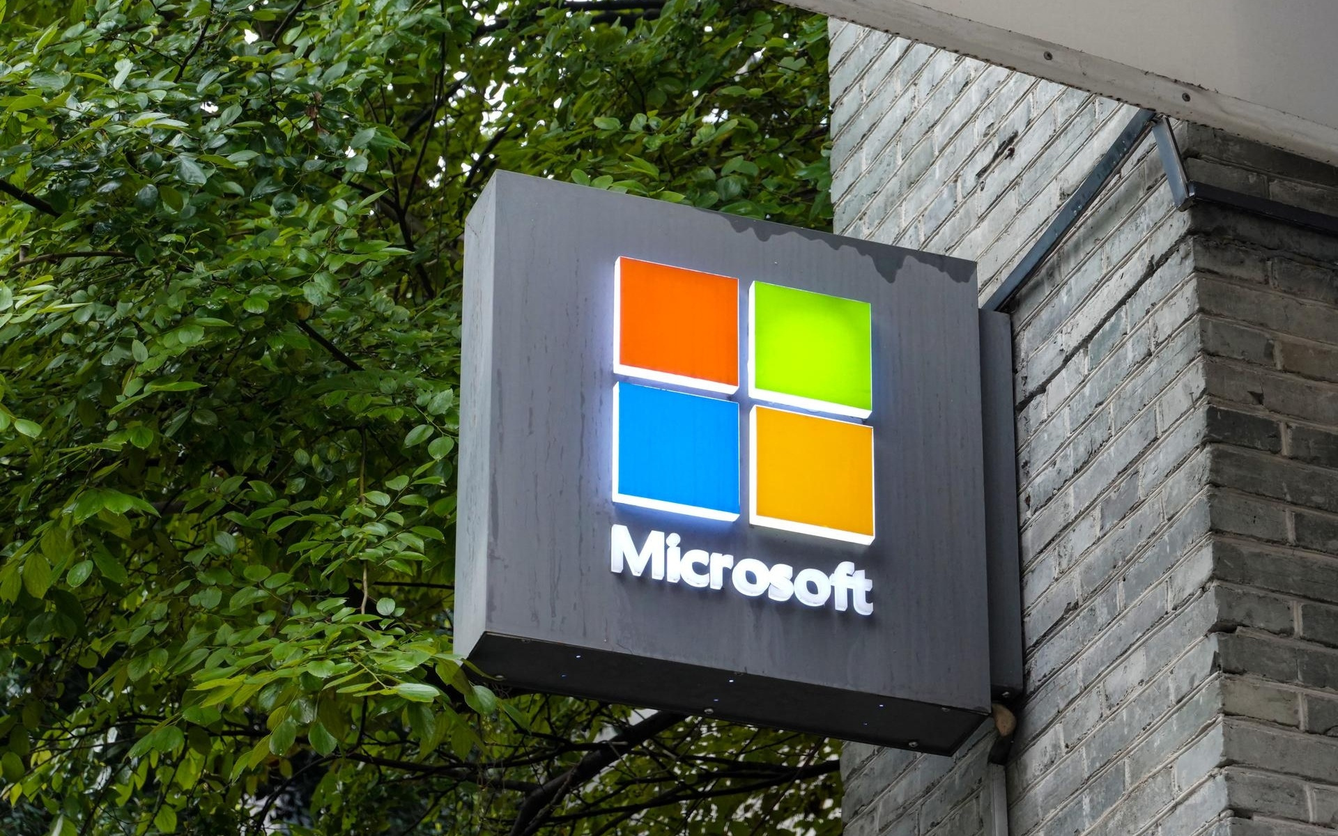 微软股价持续下滑，5个月内市值蒸发1万亿美元