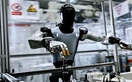 雷军发文：小米机器人已经开始在汽车工厂实习