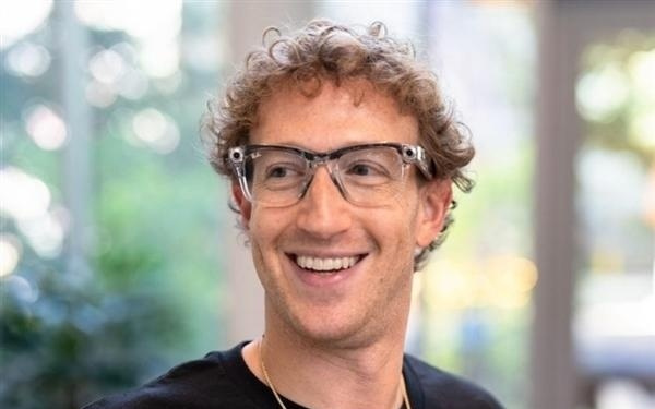 让AI抢CEO的活！扎克伯格称正打造个人AI分身