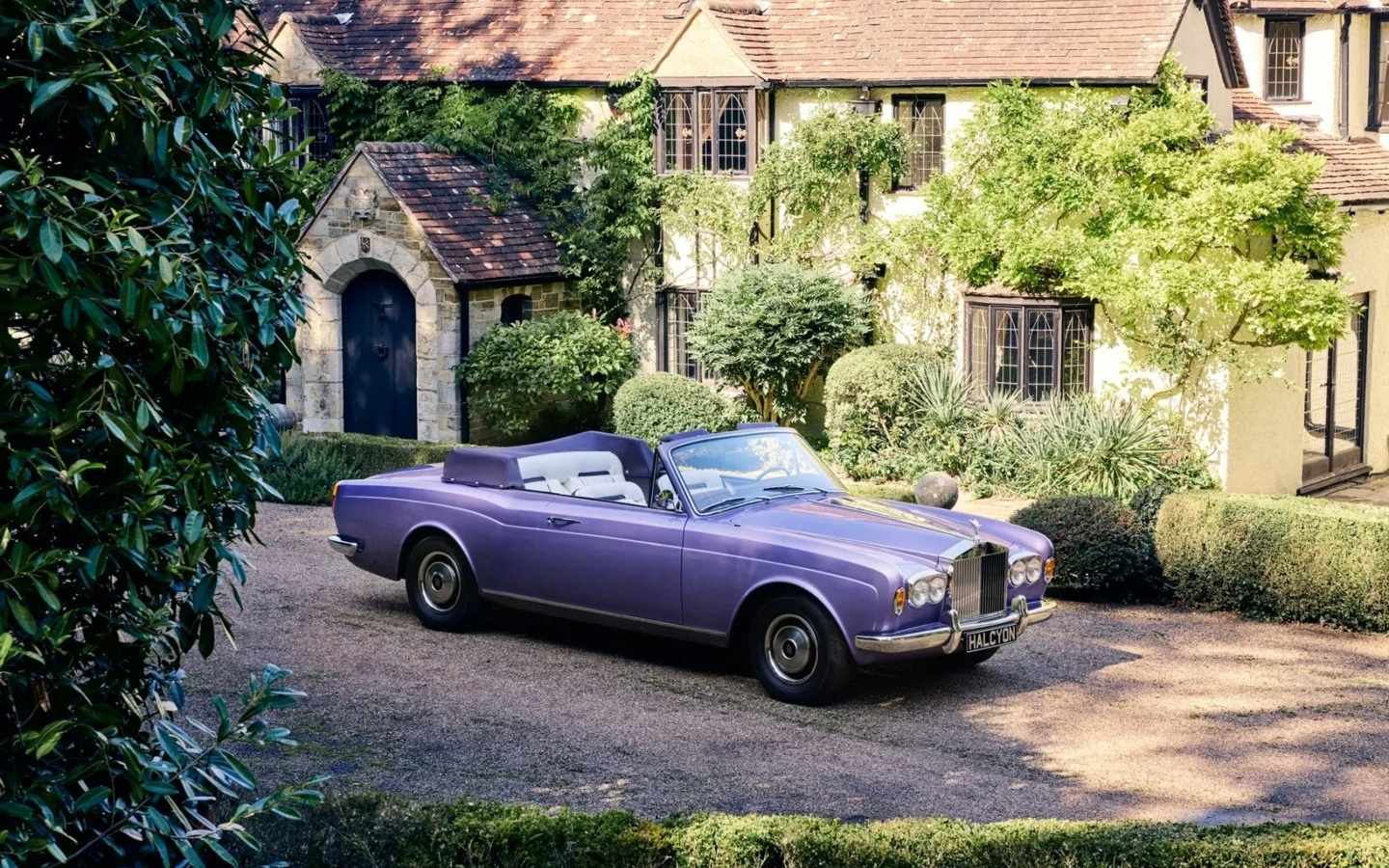 劳斯莱斯险路电动版亮相：800伏平台加持，纯手工打造限量60台