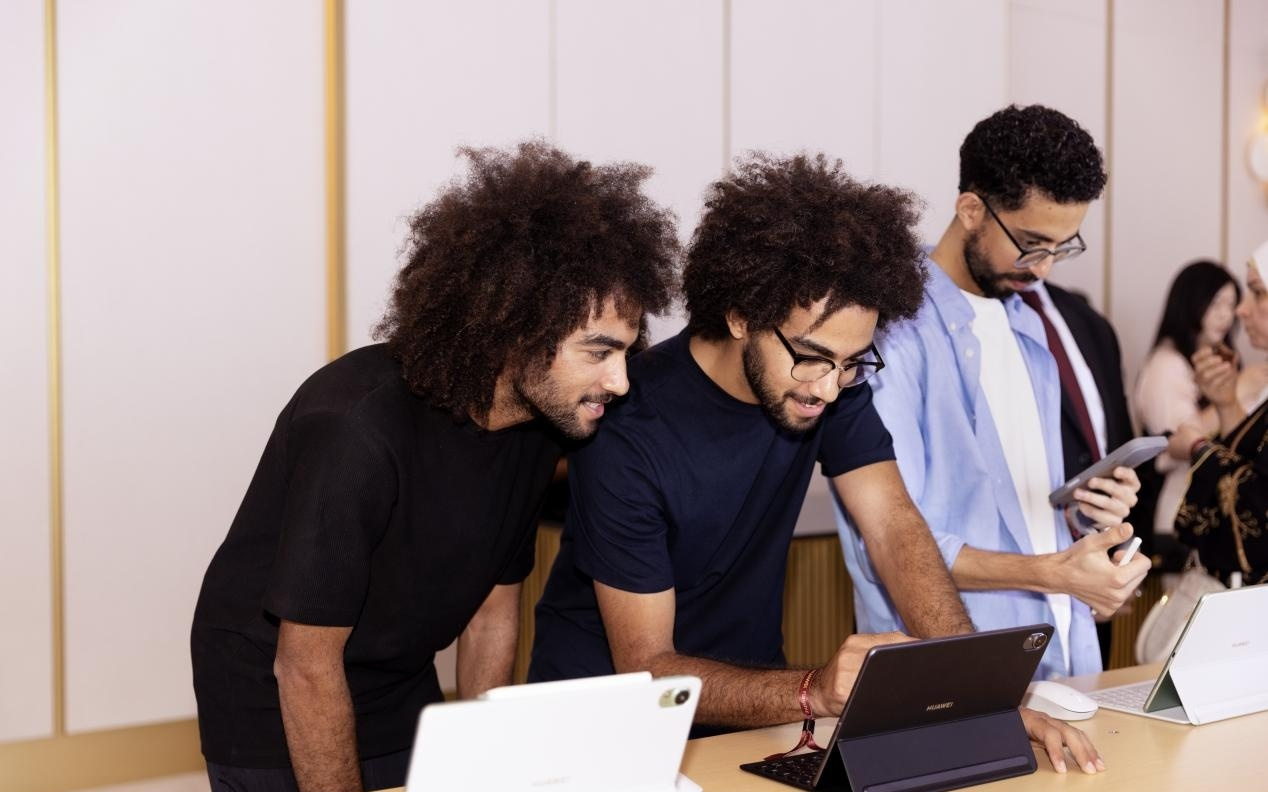 ‏华为Mate X7迪拜发布会气场大开！系统级进化打破行业创新僵局