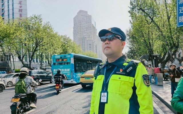 一秒识别违规车！南京交通执法用上AI眼镜变“火眼金睛”