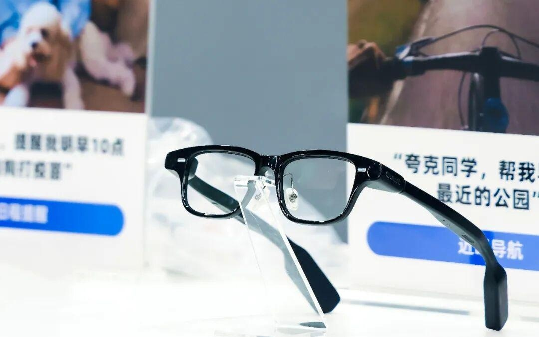 夸克AI眼镜，把千问大模型「戴」在眼前