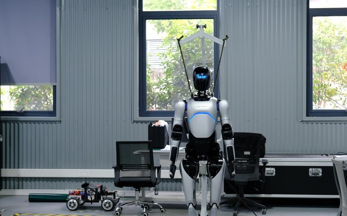 2025中国机器人产业发展大会在普陀举办，推动区域产业新生态加速成型