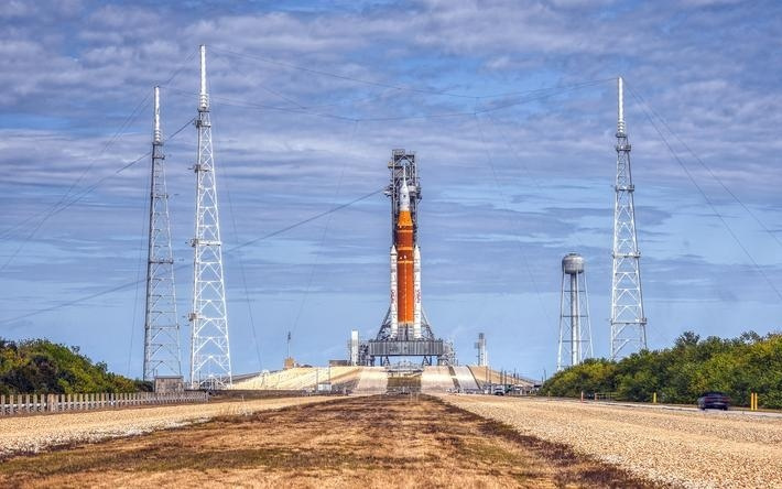 NASA确认：载人绕月，下月发射