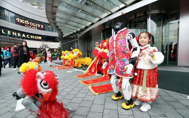 接单接到手软！春晚同款机器人为开工助阵