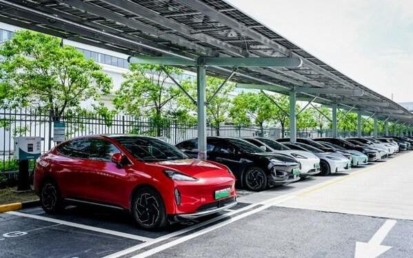 广汽能源发布2025年充电生态服务报告：自营充电桩突破2.3万根