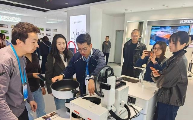 香港媒体江苏参访行走进苏州：看到了科技和发展的力量