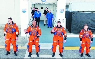 美国拟实施载人绕月飞行任务