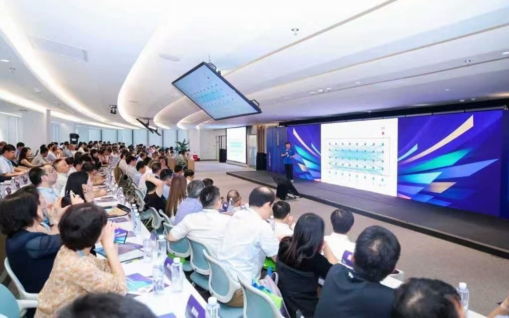 马上评｜上海这家成立仅一年的学院，何以勇为AI尖兵