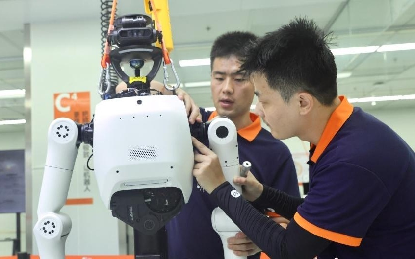 走进北京亦庄具身智能机器人超级工厂