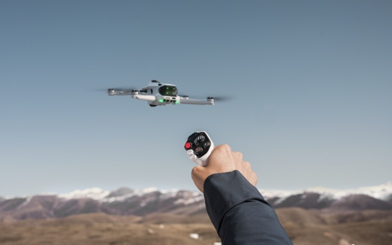 影翎发布全球首款8K全景无人机，重新定义飞行交互体验