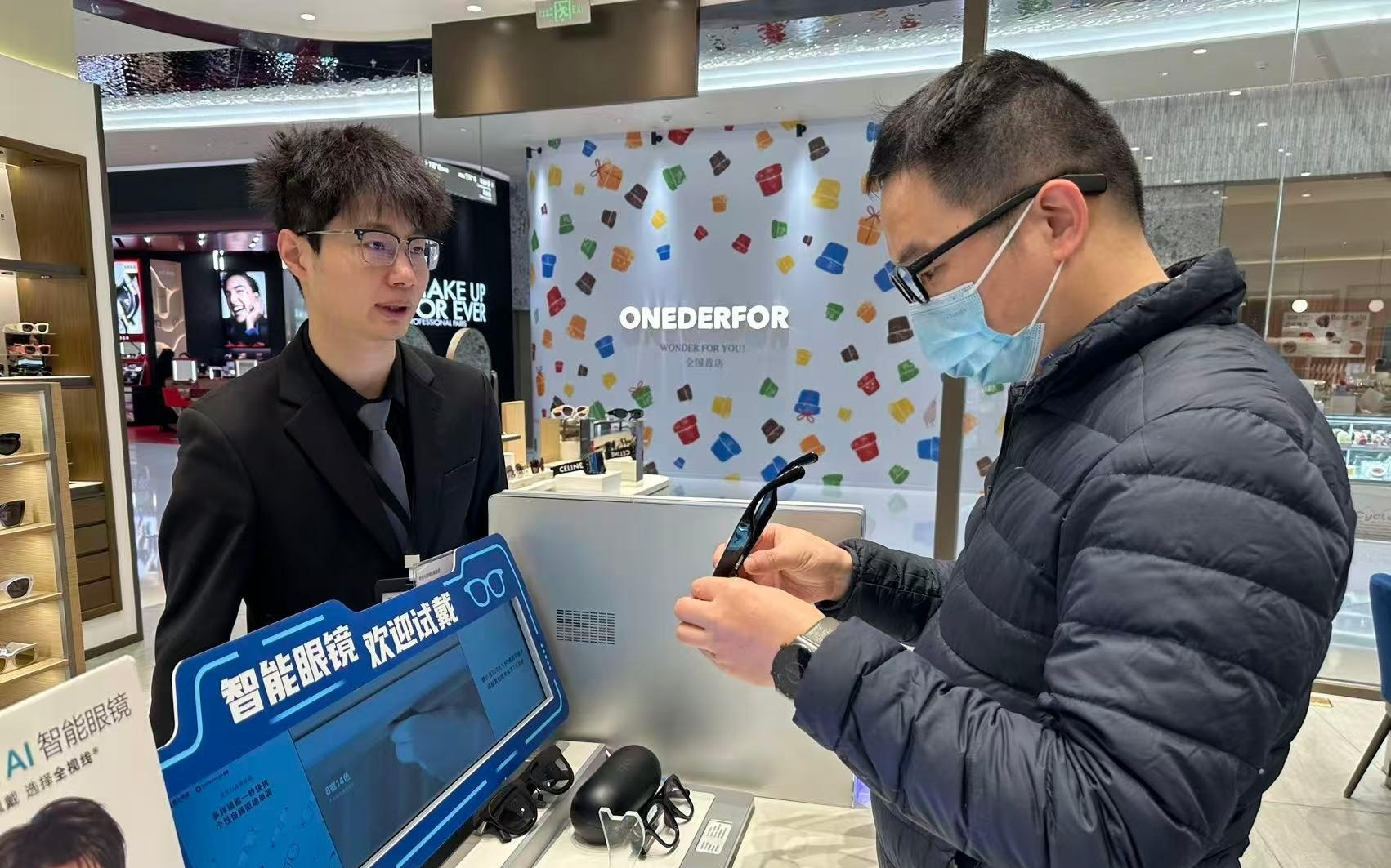 夸克眼镜刷新门店销售纪录，AI眼镜市场开始被撬动？