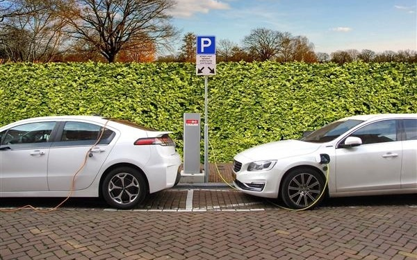 多地试点开征新能源汽车“里程税” 中国互联网联合辟谣平台辟谣