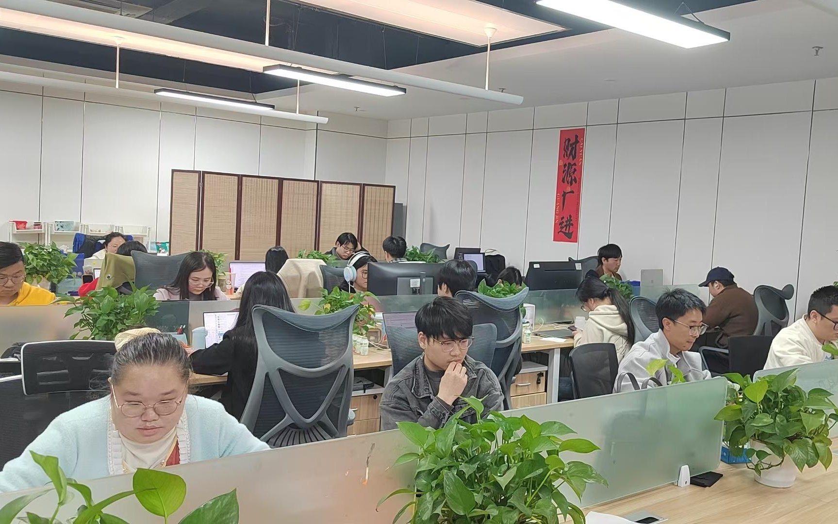 AI真人短剧成新风口，成都微短剧从业者加速“追风”