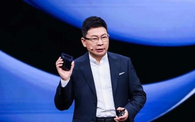 华为发布全场景新品：大阔折手机起售10999元，智能腕表推珠宝设计