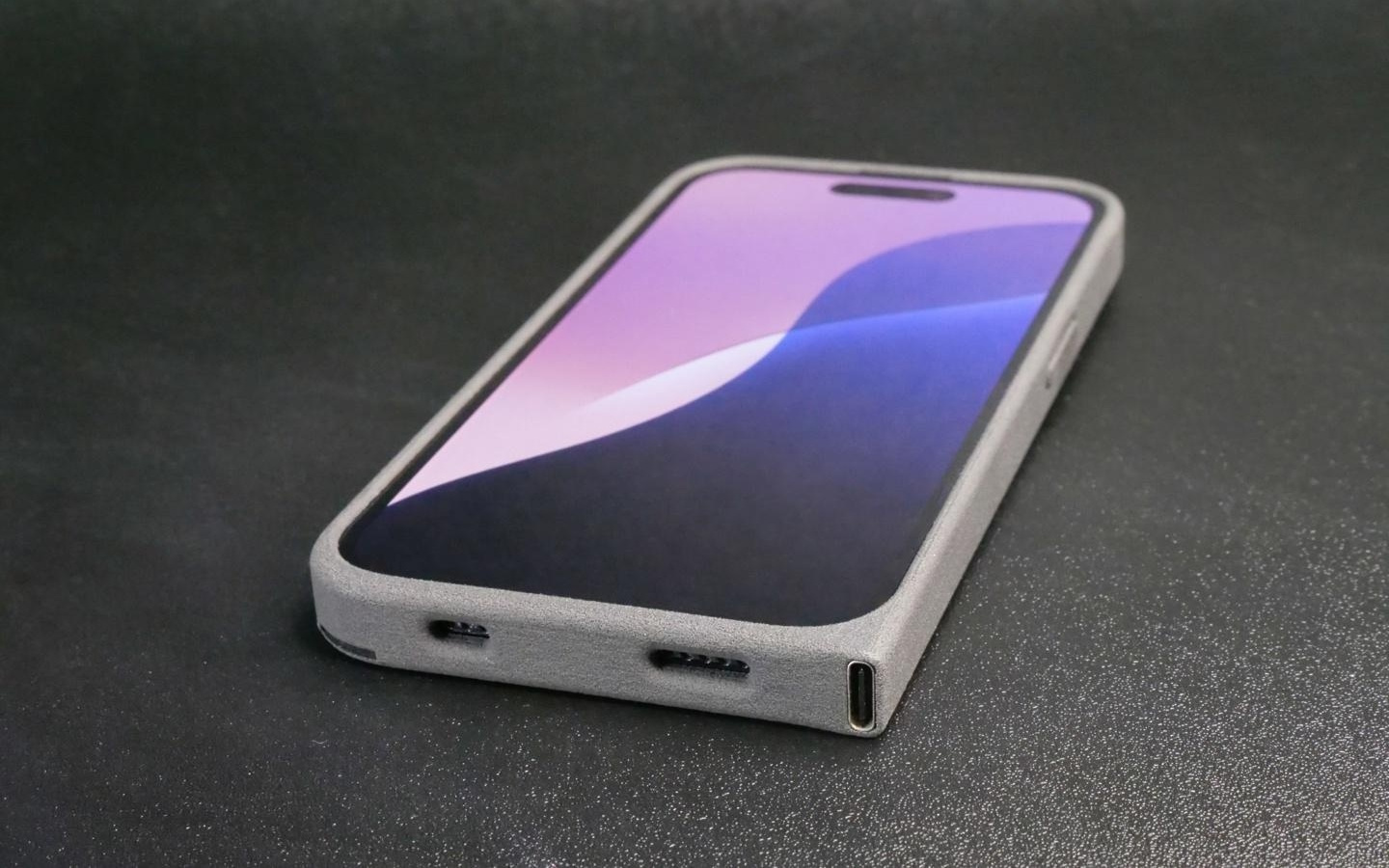 “首款 USB-C iPhone”之父新发明问世：自带 C 口 iPhone 保护壳