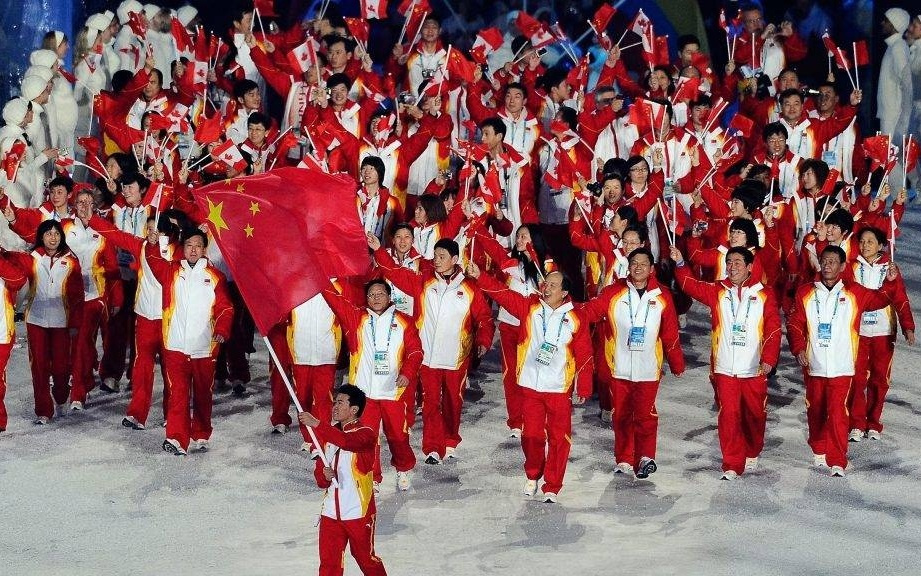 阿里云携手千问 App 搞大事：林孝埈同款 AI 玩法，不会滑冰的我也上赛场了！