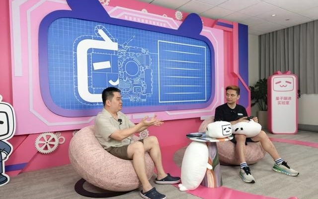 他们在杨浦V聚场，共同书写一篇关于“出发”的宣言