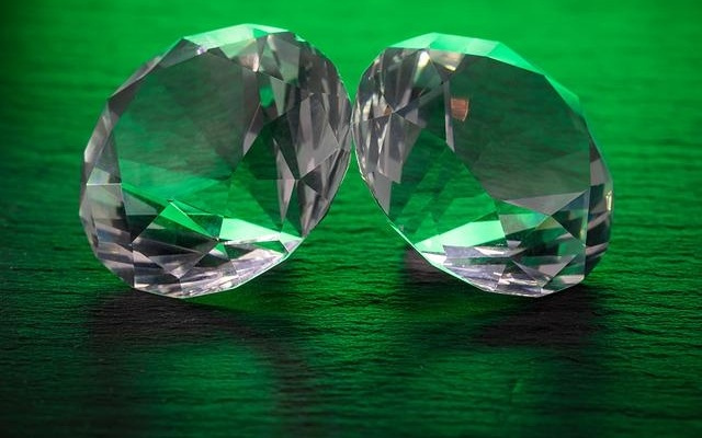 给芯片贴上“钻石散热贴”，我国攻克关键技术