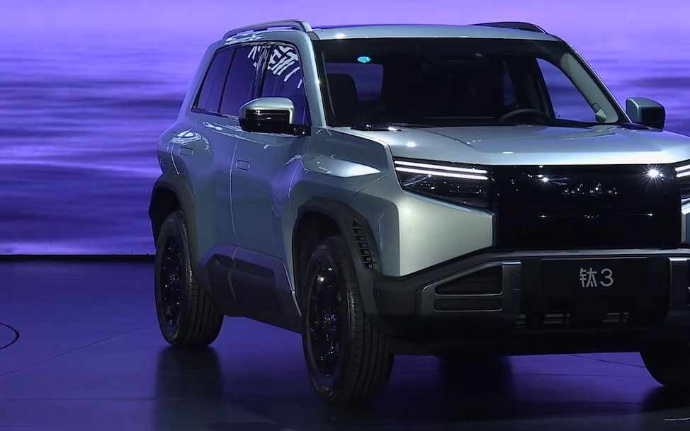 15.38万起！方程豹钛3闪充版上市，充电速度、续航双提升