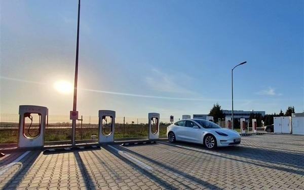 春节假期新能源汽车高速充电火爆：日均1180万度 大增63%