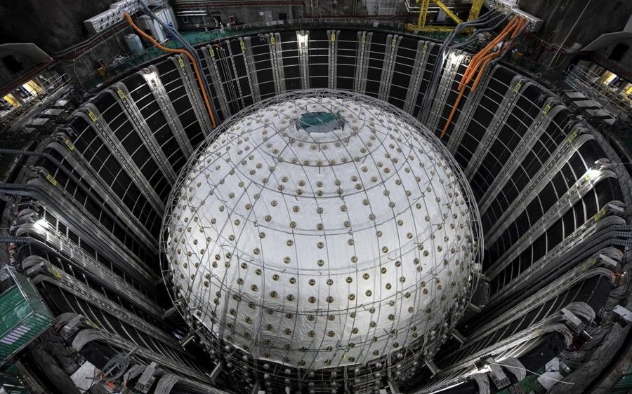 “幽灵粒子”探测精度世界第一！江门中微子实验发布首个重磅成果