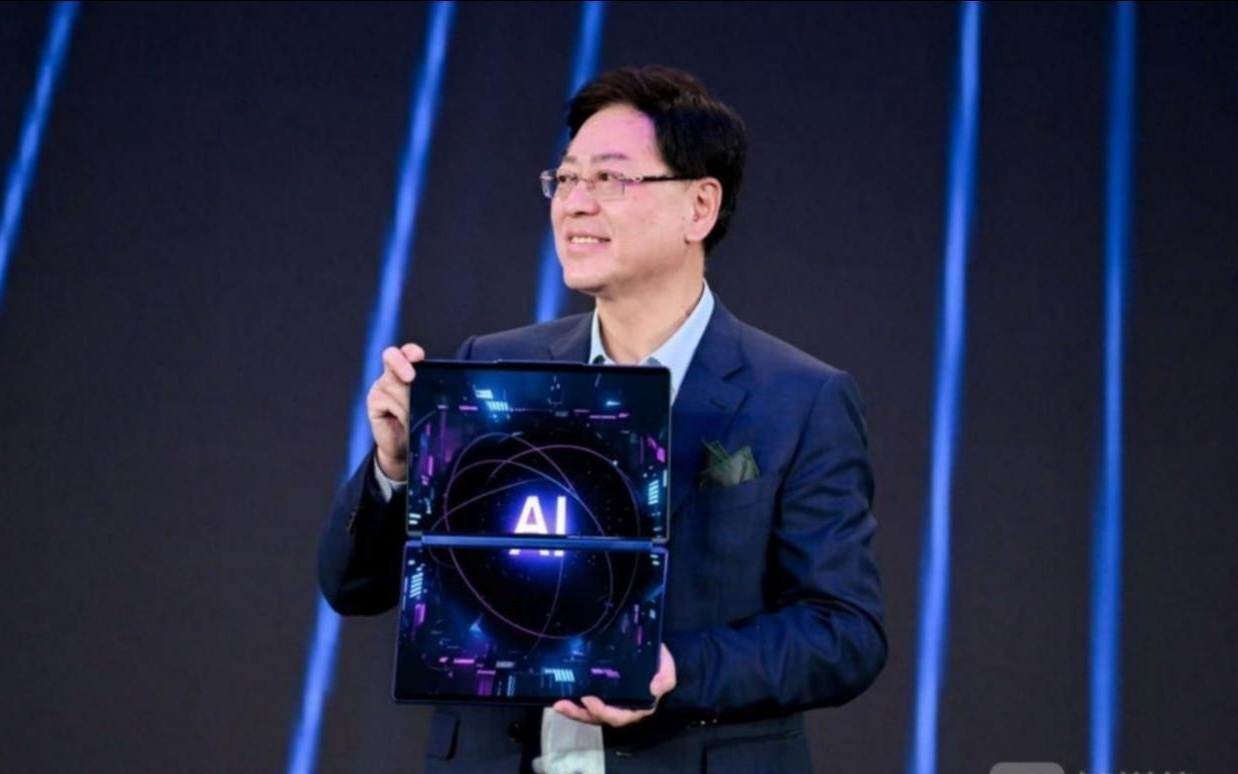 对话杨元庆：AI不存在泡沫，2026年存储芯片价格还会持续上涨