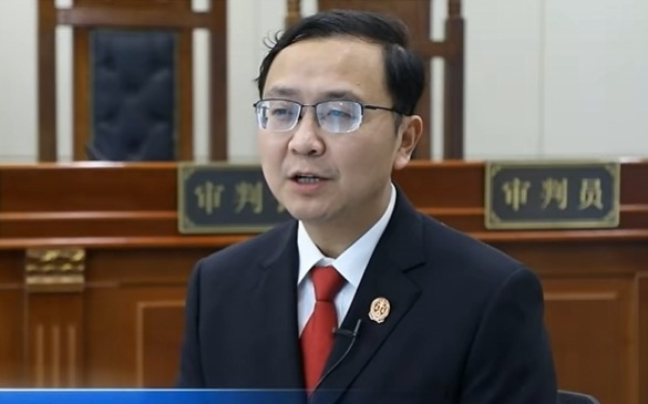 首例“AI幻觉”案宣判!生成错误信息称可赔十万,用户败诉