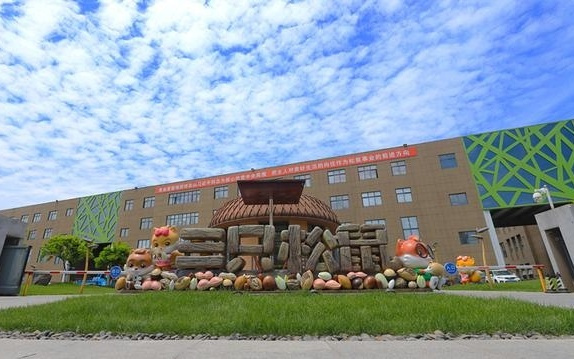 入职先变“鼠”，都这么拼了三只松鼠咋还不赚钱？|大象财富