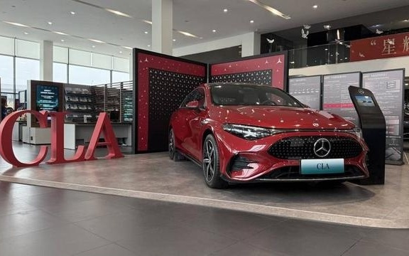 年底選車，繞不開奔馳“全家桶”：無論油電，都很奔馳！