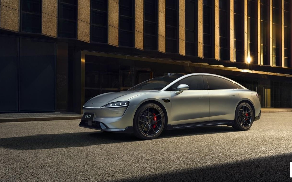 消息称鸿蒙智行正规划智界轿跑车型，或赴纽北赛道挑战国外超跑